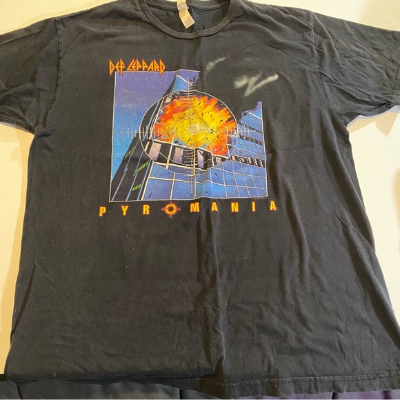 Def Leppard Pyromania tee SZ XL GUC, Tultex, chest 20”, length 28” sleeves 6” - Picture 4 of 6